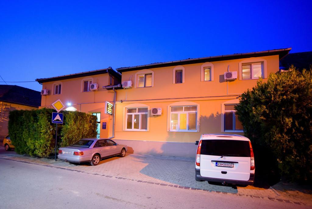 Guest House Mali Homtel Subotica Exterior photo